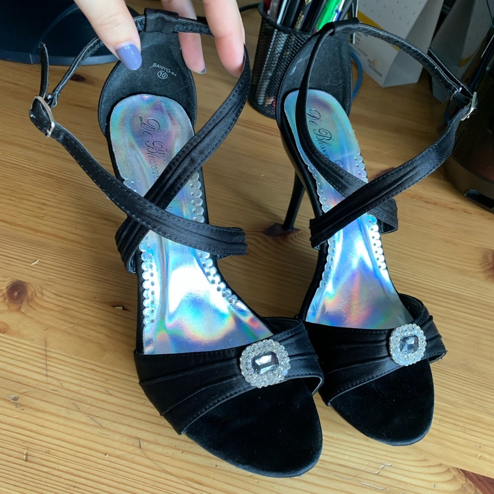 Low heel worn once